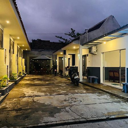 Robiu Bed&Breakfast Banyuwangi  Exterior foto