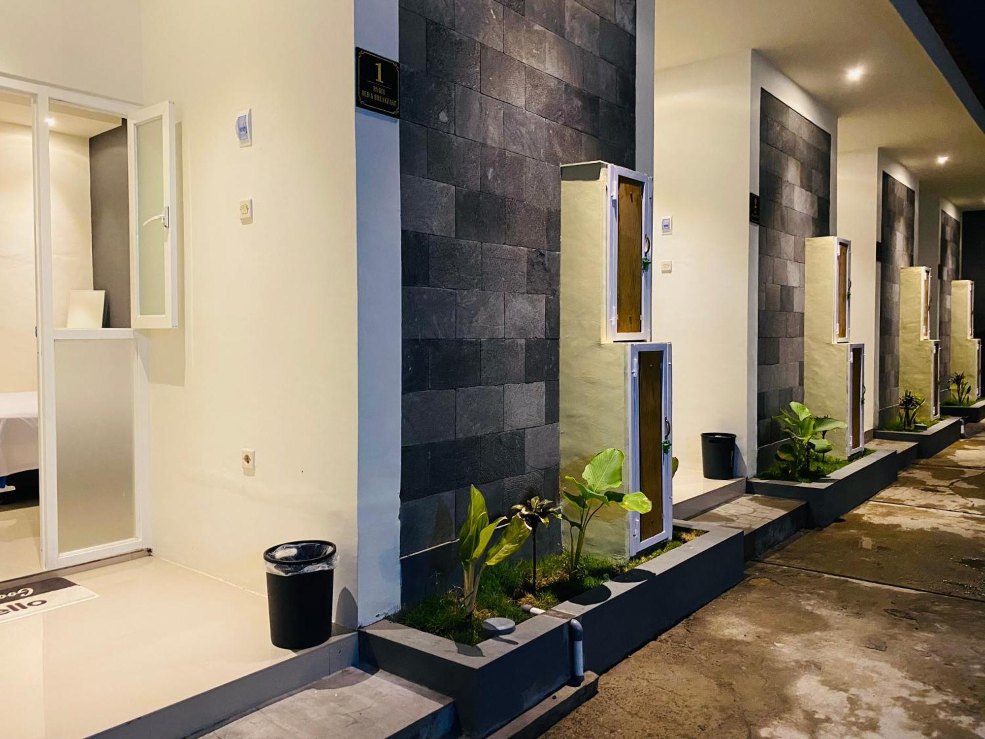 Robiu Bed&Breakfast Banyuwangi  Exterior foto