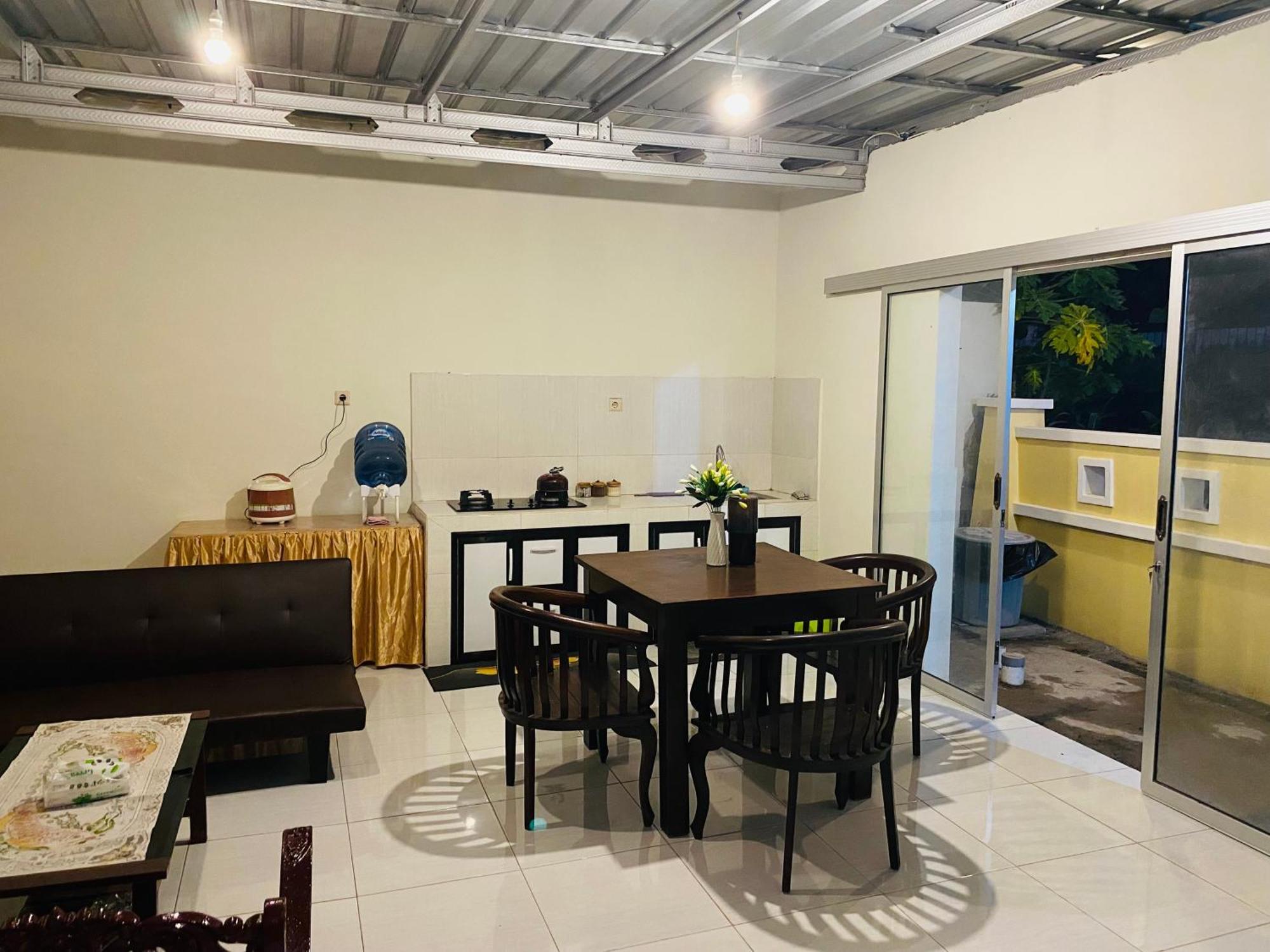 Robiu Bed&Breakfast Banyuwangi  Exterior foto